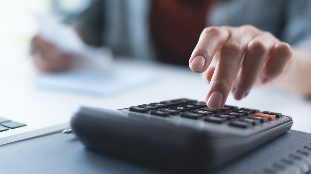 woman is calculating taxes